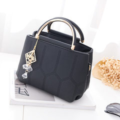2017 new lifting chain bag Korean litchistria bag new trend solid Shoulder Messenger small package
