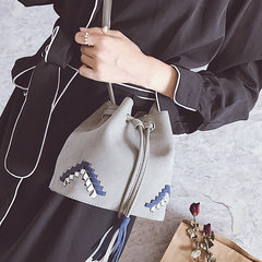 Small bag female 2017 fall new Korean version, mini tassel bucket bag, retro frosted shoulder bag, single shoulder pack tide