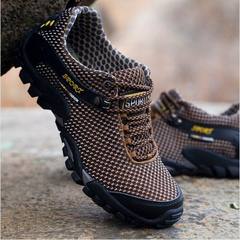 The new summer outdoor leisure sports shoes, mountaineering shoes breathable mesh rubber soft bottom skid resistant foot shoes Red 8817