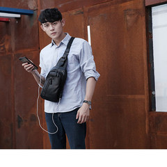 2017 genuine original new Korean men's bags, trend leather, chest pack, leisure, retro, youth, small bags, tide packs Elegant black belt charging interface
