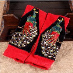 Yang Liping, the same autumn and winter, original national tradition, embroidered embroidered sleeve gloves, peacock embroidered gloves, mail red peacock.