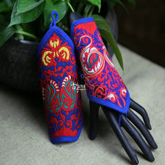 Yang Liping with the same national wind gloves old embroidery pieces, all hand embroidered bracers, fingers, back sets, personal adornment, dress No. four, pair.