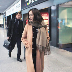 On behalf of Yang mi, zheng xiujing, gao yuanyuan, the same gray cashmere thickening tassel scarf shawl used for student couples shrimp color
