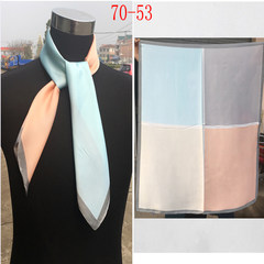The atmosphere is simple and simple. The square grid silk is smooth, and the small square scarf