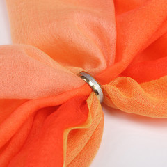 Ladies` autumn and winter cashmere scarves are made of 300 ring cashmere shawls in orange and red with a long style to keep warm