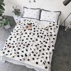Winter flannel blankets thickened single person double coral carpet warm sheets, nap blankets, blankets, children's 229x230cm white dots.