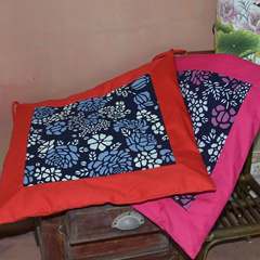 Danfeng cloth: Chrysanthemum blue calico cloth handmade quilt cushion stool pad cushion (core) Home Furnishing cloth Large square pillow: 50X50cm
