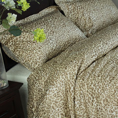 Foreign trade original single 60S American pure cotton quilt, Egyptian cotton satin suites, active printing bed, tiny flaw, 200X230cm leopard quilt quilt, one piece.