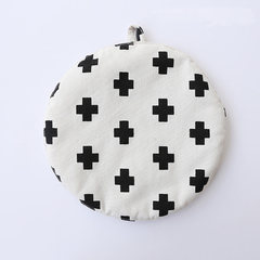 Japanese style fabric black and white thickening anti ironing pad, kitchen cooking creativity, home table mat, bowl heat insulation pad Cross dining pad