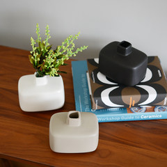 O2 modern simple living room home decoration, white black ceramic flower, flower vase, table ornament