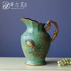 European style hand-painted porcelain decorative vase ornaments / Royal butterfly margin / American pastoral village painted decoration Peacock vase