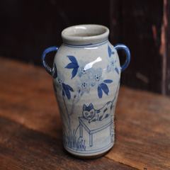 The town of porcelain blue and white porcelain ceramic flower vase story hand-painted floral ornaments creative tea accessories Home Furnishing plug cat