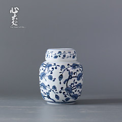 Special packing for blue and white porcelain, tea caddy, ceramic Tie Guanyin, black tea storage jar, small and medium sized portable packing White porcelain Peony