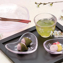Spot Japan Tsugaru handmade crystal glass flower in cherry wine cup / dish / plate / bowl shaped beans Chopsticks holder