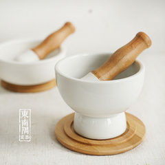 Pure white ceramic size garlic press roller, high quality ceramic wood base kitchen gadget trumpet