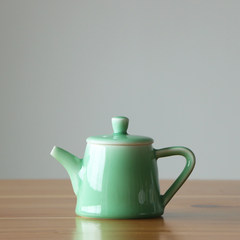 Kung Fu tea tea teapot pea green tea pot with filtering ceramic accessories Longquan celadon
