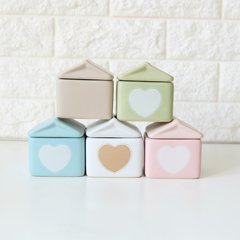 Creative candy color matte house modeling seasoning cans outside a single ceramic cover small jar white