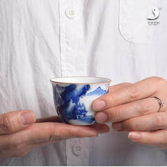 The big blue and white porcelain teacups hand-painted landscape handmade tea cup Masters Cup Jingdezhen ceramic tea bowl Kangxi blue and white landscape cup