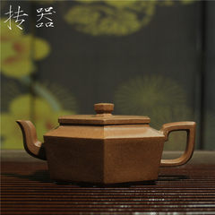 He is in Yixing the total hand teapot six party platform - type two 200cc slope mud pure hand kneading system