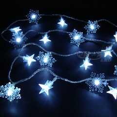 The Christmas star snowflakes hanging on the tree decorated with blue and white LED lamp 110V holiday lights flashing lights Color
