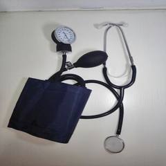 The stethoscope with sphygmomanometer, upper arm type manual blood pressure meter, traditional sphygmomanometer to measure blood pressure, blood pressure instrument