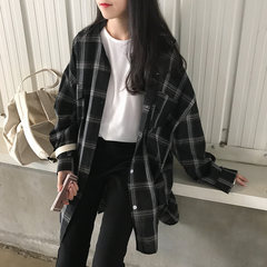 Autumn new Korean version of loose big code BF wind in the long sleeved plaid shirt, coat, women's clothing, black and white students F black