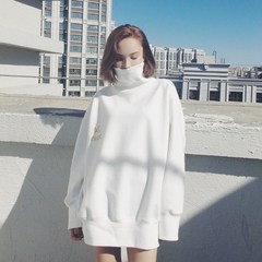 Autumn and winter BF Hong Kong flavor in the long letter set loose head white cashmere turtleneck embroidery sweater female Korean students tide F white