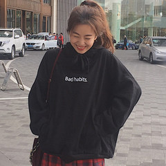 Autumn's 2017 new Korean alphabet stamp loose hooded Harajuku wind hole sweater coat students tide F black
