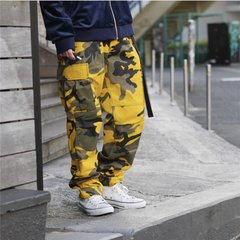 There are China hip-hop INS Wu Yifan with loose men and women casual military camouflage overalls pants tide wind dance M yellow