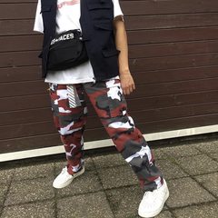 There are China hip-hop INS Wu Yifan with loose men and women casual military camouflage overalls pants tide wind dance M gules