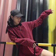 Early autumn new Korean INS chic black and white stripes all-match trendsetter wind loose long sleeve T-shirt and a couple F Black and red