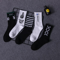 In the trend of male socks stockings stockings college Korean wind tide socks on the streets of Europe and the United States Maple skateboard Harajuku socks Size 35-44 3 Black 2 white (5 styles by color random collocation)