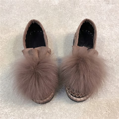 In the autumn of 2017 a new female Korean winter Maomao shoes plus velvet lazy shoes Doug Crocs shoes Thirty-eight Khaki