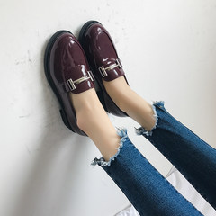 In the autumn of 2017 new British style women shoe flat loafer, retro small leather shoes with flat all-match. Thirty-eight Claret