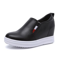 The new increase in Lok Fu shoes soled leather shoes all-match round white shoes slip on shoes. Thirty-six black