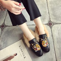 2017 new styles of shoes, retro fashion and plush shoes Thirty-eight Black tiger
