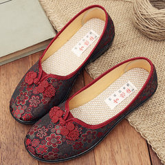 Old Beijing cloth shoes female flat with mother, middle aged and old people shoes, old man embroidered flat bottom grandma shoes big code 41 autumn 43 Thirty-eight (single shoes 1708 red a)