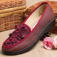 Old Beijing cloth shoes female flat with mother, middle aged and old people shoes, old man embroidered flat bottom grandma shoes big code 41 autumn 43 Thirty-eight (single shoe 076-12 red a)