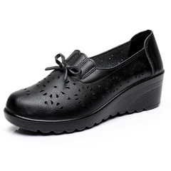 Mother's shoes, mid aged women's shoes, slope shoes, women's shoes, KFC's work shoes, shoes for anti sliding middle and old aged leather shoes Thirty-eight Hollow sandals 99070 black heel