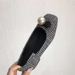 2017 winter fur ball singles shoes with coarse lattice surface shallow mouth of Korean all-match Pearl Square hair low heeled shoes Thirty-eight black