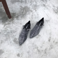 In the fall of 2017 the new color black and white shoes with low flow Gerding pointed wire in popular school shoes Thirty-eight black