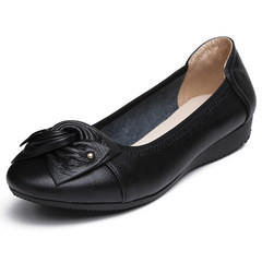 Leather middle-aged mother shoes, flat sole shoes in spring and autumn, low heel middle aged leather shoes 43 big yards, 41 soft soles of women's shoes Thirty-eight black