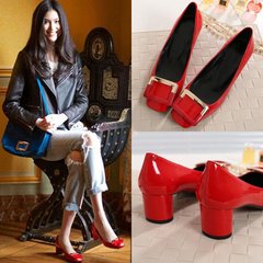 In the autumn of 2017 new square rough heels shoes with leather shoes with shallow mouth all-match red wedding shoes Partial majority code white
