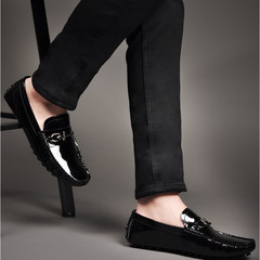 The new winter shoes casual shoes Doug Korean patent leather shoes on British set foot lazy men's shoes Thirty-eight Black velvet