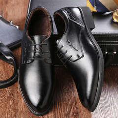 The spring and autumn men's business dress shoes male leather lacing leather suit pointed youth leisure shoes for men Thirty-eight Black velvet