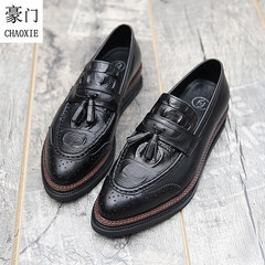 The stylist pointed shoes carved thick low help recreational leather shoes for men of England set foot tassel platform shoes Thirty-eight black