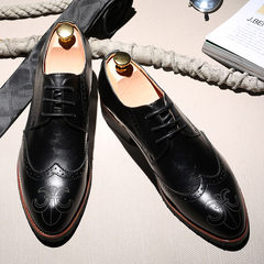Spring leather shoes 2017 spring new style Bullock leather shoes men's carved casual shoes Thirty-eight 987 black