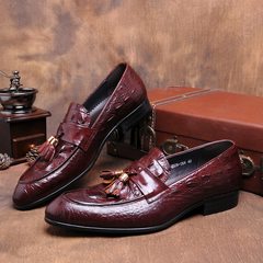 British small leather shoes, men's wedding shoes, tassels pendants, retro happiness shoes, crocodile patterns, leather feet, men's casual shoes Thirty-eight brown