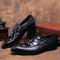 British small leather shoes, men's wedding shoes, tassels pendants, retro happiness shoes, crocodile patterns, leather feet, men's casual shoes Thirty-eight black