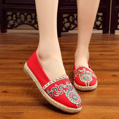 The 18 spring women are hand-sewed, embroidered women`s shoes with soft surface and low-cut shoes red 35 